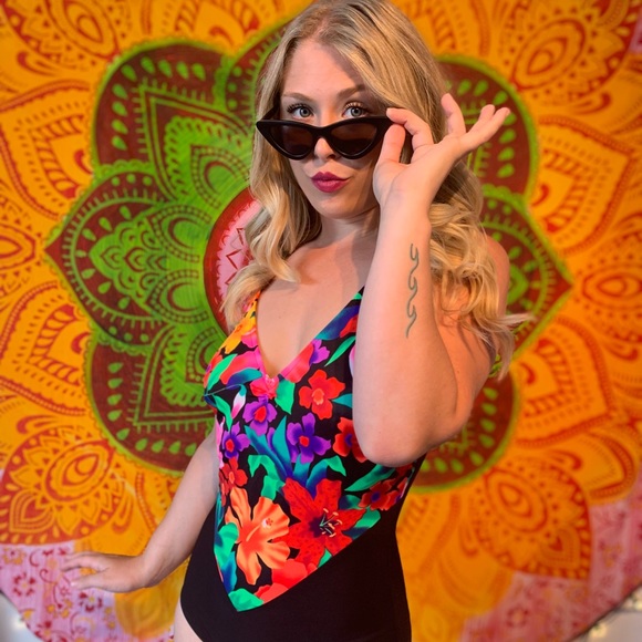 //VINTAGE// Tropical one piece bathing suit - Picture 1 of 5